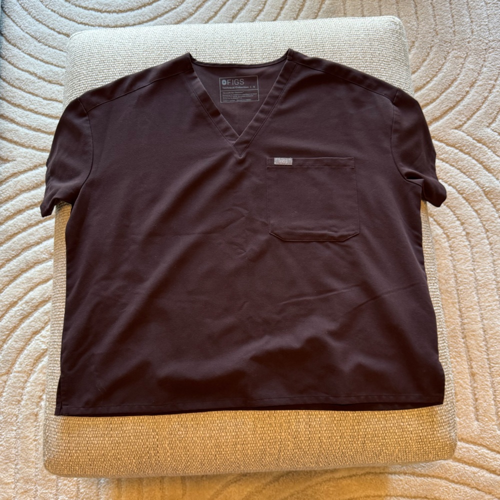 Figs Women's V-Neck Top in expresso